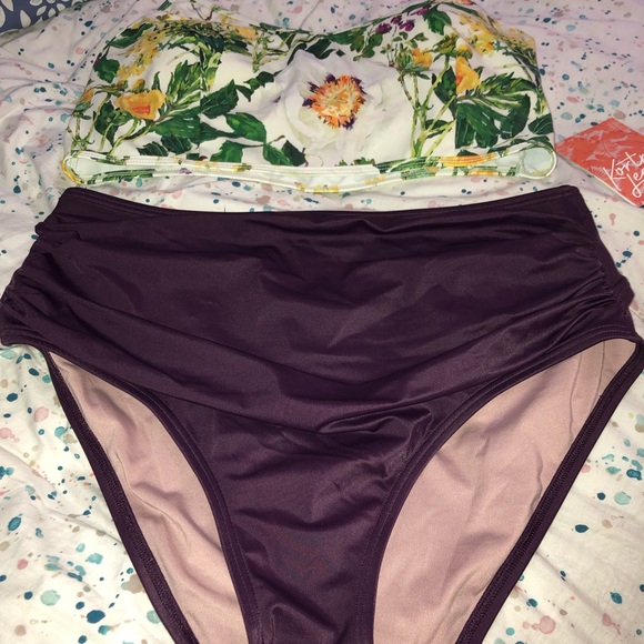 NWT Kortni Jeane whimsical floral XL v’d crop - Picture 7 of 8